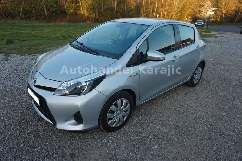Silber Gebraucht 2013 Toyota Yaris Hybrid Life Kleinwagen | 7.990 € (Etwas zu teuer) - Bild 1/4