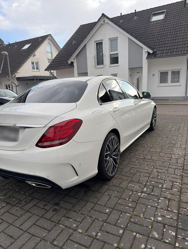 Gebraucht Mercedes C250 AMG line 211 PS (155 kW) 2018 Weiß Limousine