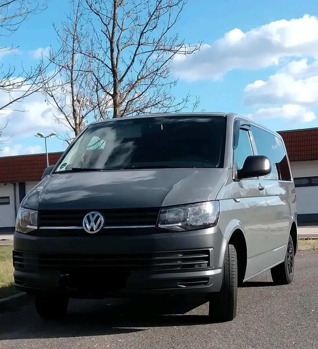 Gebraucht VW Transporter 102 PS (75 kW) 2017 Grau Van