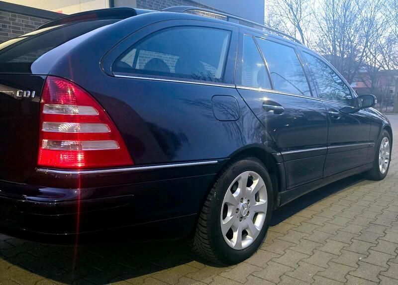 Schwarz Gebraucht 2004 Mercedes C220 Elegance Kombi | 4.980 € (Teuer) - Bild 1/4