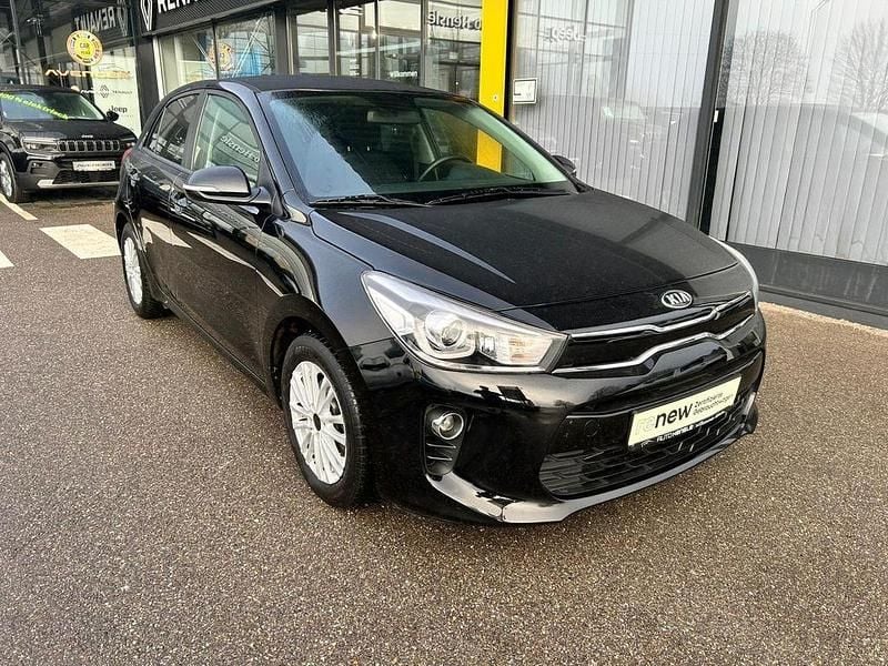 Schwarz Gebraucht 2020 Kia Rio DREAM-TEAM Edition Limousine | 10.980 € (Fairer Preis) - Bild 1/4
