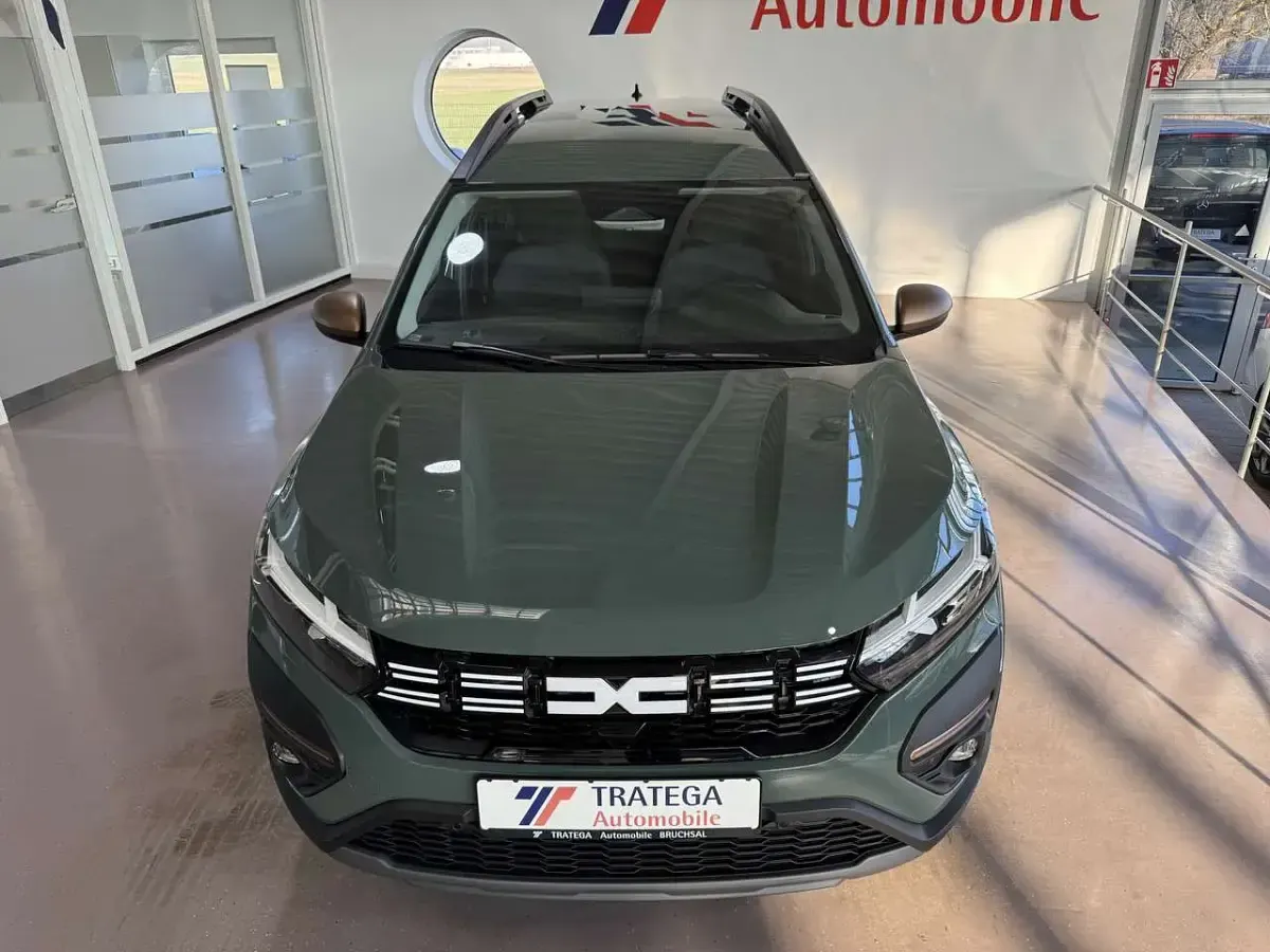Gebraucht Dacia Jogger Extreme 141 PS (103 kW) 2025 Safarigrãœngrau Van / Kleinbus