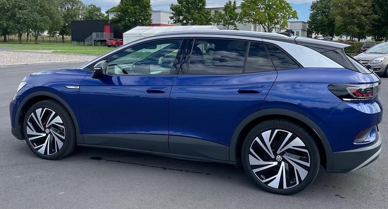 Blau Gebraucht 2021 VW ID.4 Pro Performance SUV | 26.000 € (Superpreis) - Bild 1/4