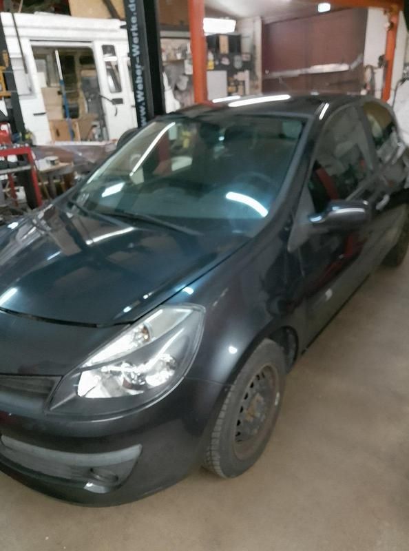 Schwarz Gebraucht 2005 Renault Clio III Kleinwagen | 2.200 € - Bild 1/4