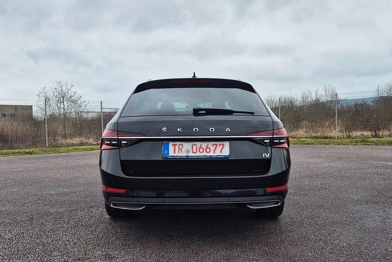 Gebraucht Skoda Superb LAURIN & KLEMENT 156 PS (114 kW) 2020 Schwarz Kombi