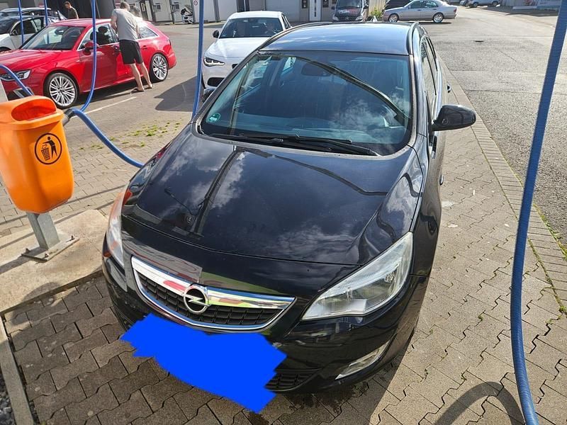 Schwarz Gebraucht 2011 Opel Astra Kombi | 2.900 € (Fairer Preis) - Bild 1/4