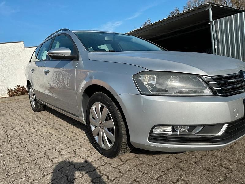 Gebraucht VW Passat 122 PS (89 kW) 2011 Silber Kombi