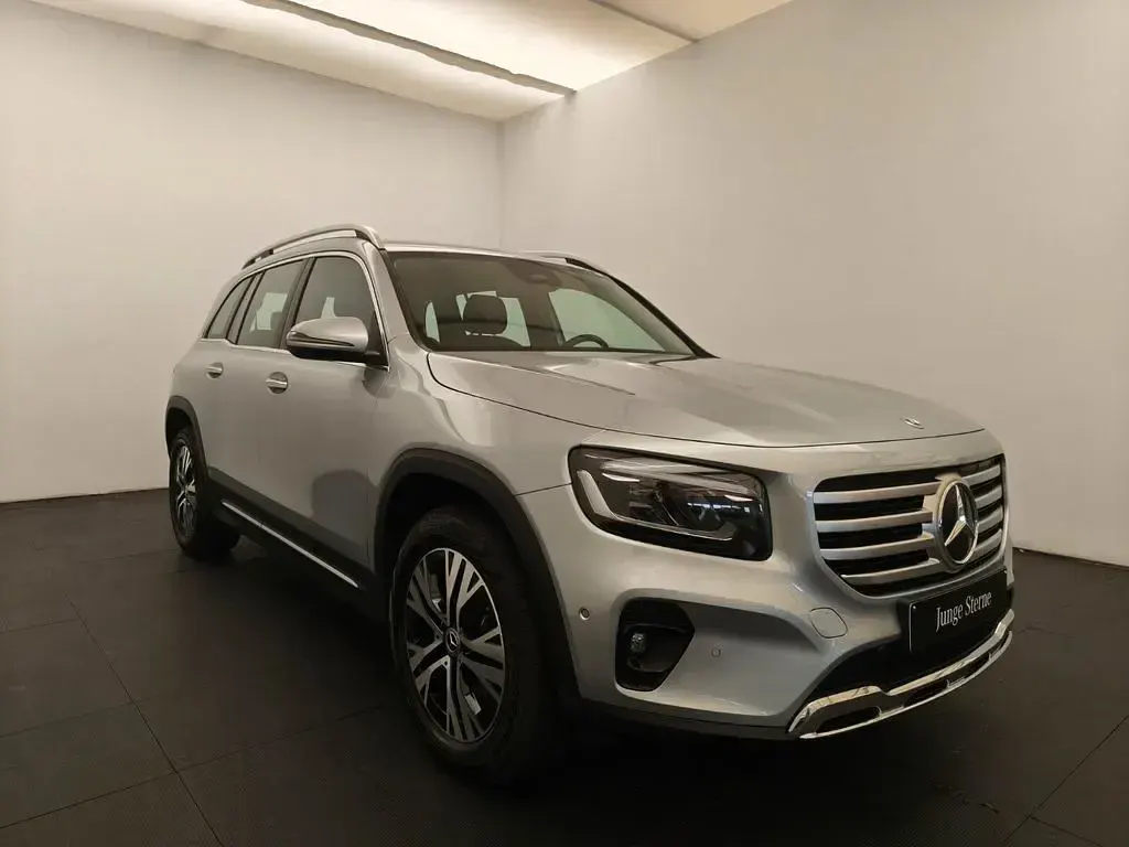 Gebraucht Mercedes GLB200 Progressive 163 PS (119 kW) 2025 Metalliclack hightechsilber SUV