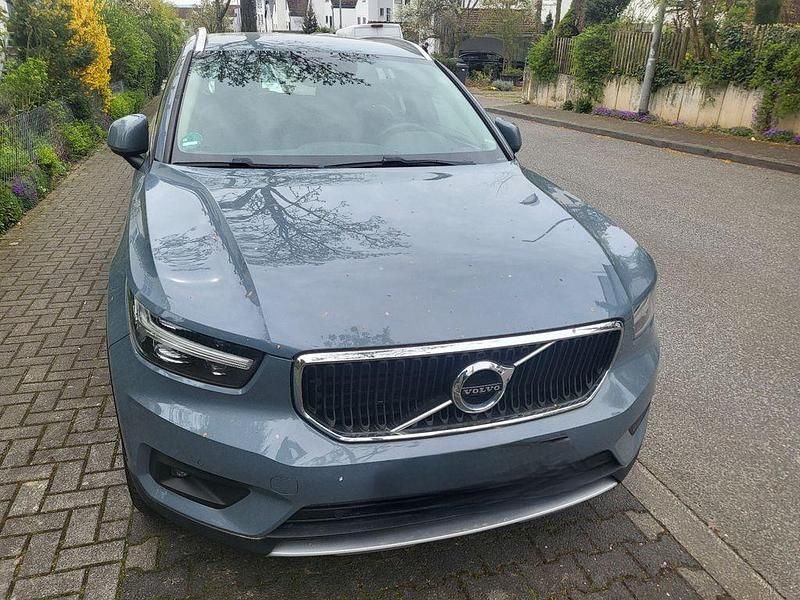 Gebraucht Volvo XC40 Momentum 190 PS (139 kW) 2020 Grau SUV