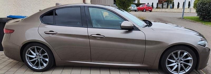 Gebraucht Alfa Romeo Giulia Super 179 PS (131 kW) 2017 Grau Limousine