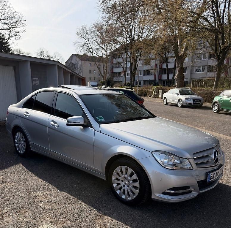 Gebraucht Mercedes C180 Elegance 156 PS (114 kW) 2012 Silber Limousine