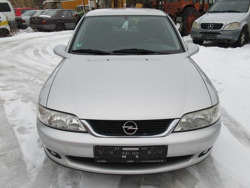 Gebraucht Opel Vectra Edition 116 PS (85 kW) 2000 Silber Limousine