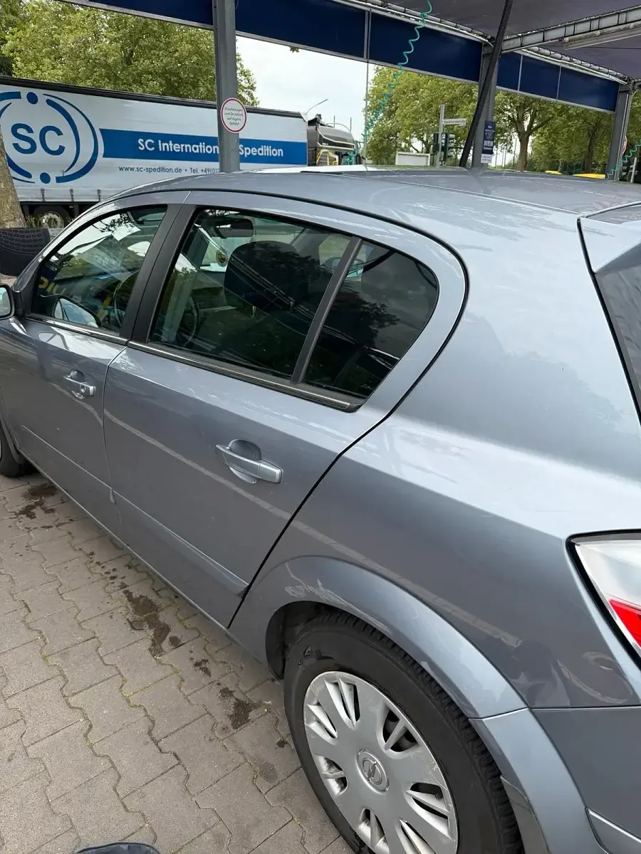 Gebraucht Opel Astra 101 PS (74 kW) 2004 Silber Limousine