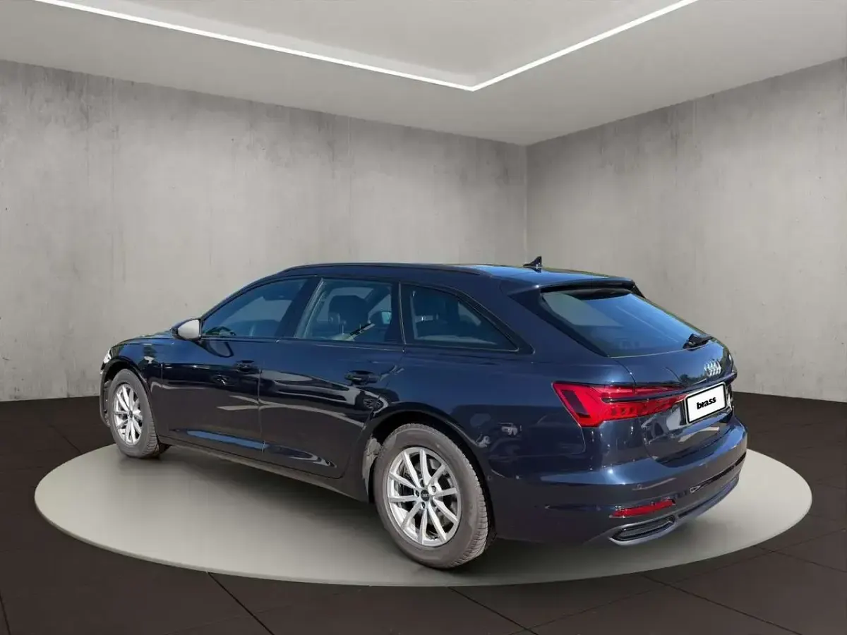 Gebraucht Audi A6 Ambiente 245 PS (180 kW) 2023 Firmamentblau metallic Kombi