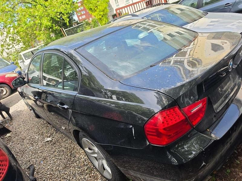 Second-hand BMW 318 143 CP (105 kW) 2009 Negru Berlinǎ