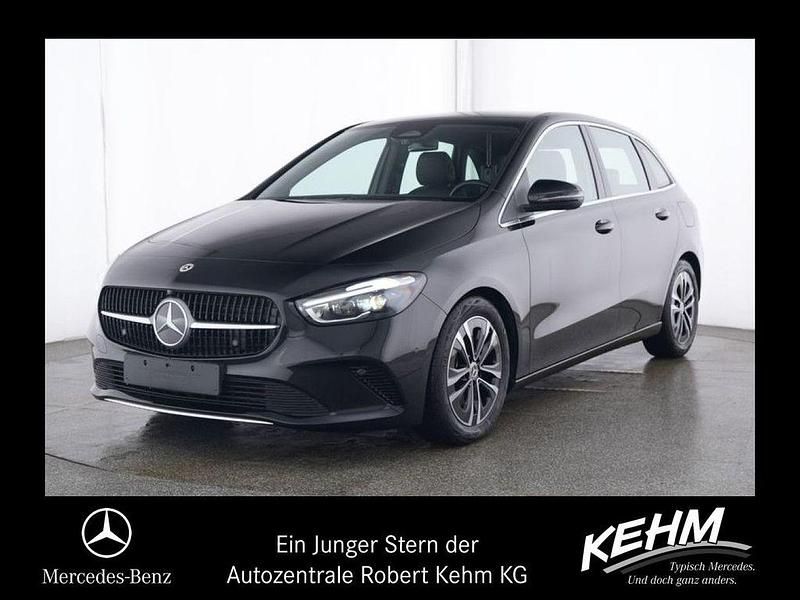 Kosmosschwarz (metallic) Gebraucht 2024 Mercedes B220 Progressive Van / Kleinbus | 36.490 € (Guter Preis) - Bild 1/4