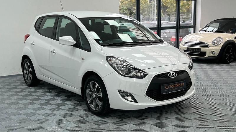 Weiß Gebraucht 2016 Hyundai ix20 Style Van / Kleinbus | 7.444 € - Bild 1/4