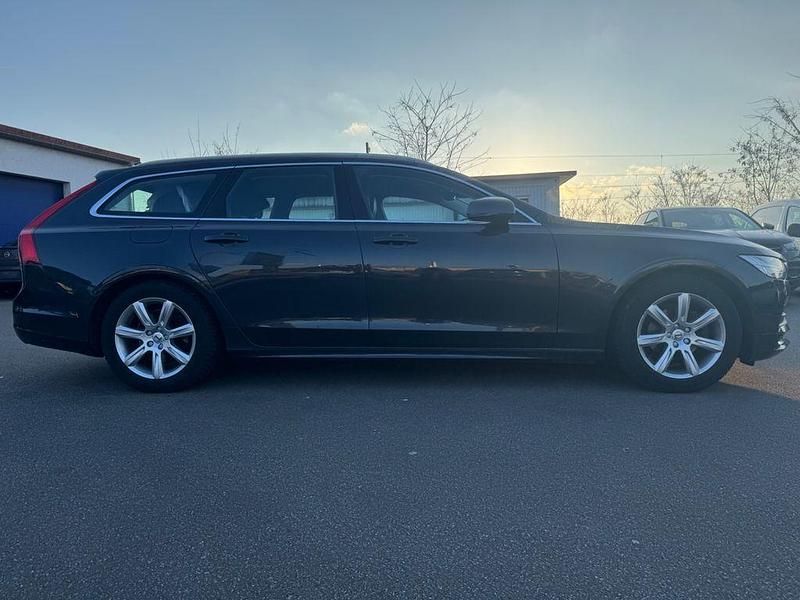 Gebraucht Volvo V90 Momentum 150 PS (110 kW) 2019 Grau Kombi