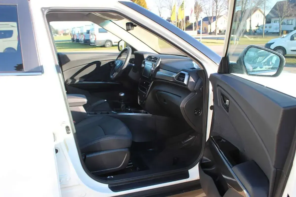 Gebraucht KGM Tivoli 135 PS (99 kW) 2025 Grand white SUV