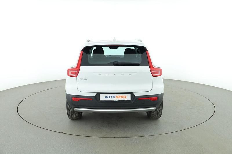 Gebraucht Volvo XC40 Momentum 163 PS (119 kW) 2022 Weiß SUV