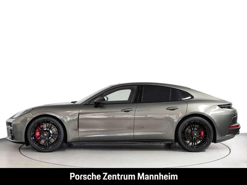 Neu Porsche Panamera GTS 500 PS (367 kW) 2026 Gruen Limousine