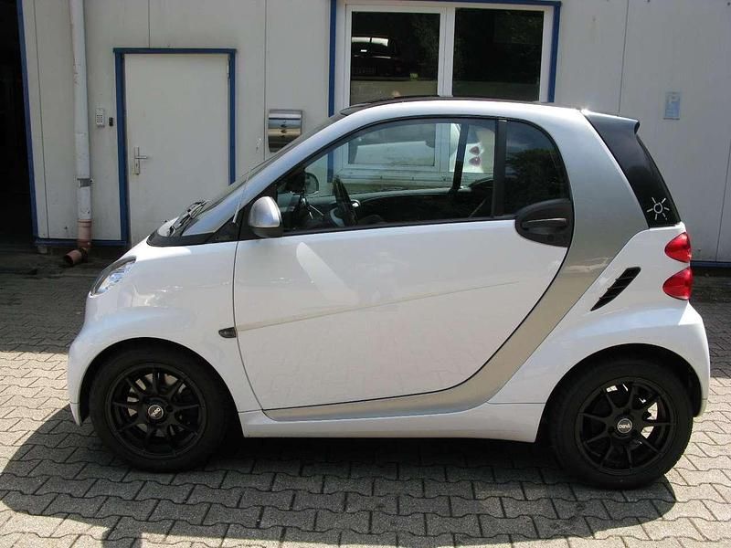 Gebraucht Smart ForTwo Coupé 71 PS (52 kW) 2010 Weiß Kleinwagen
