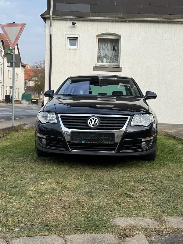 Schwarz Gebraucht 2005 VW Passat Limousine | 1.900 € (Superpreis) - Bild 1/4