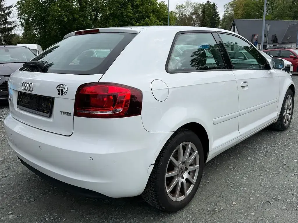 Gebraucht Audi A3 Attraction 105 PS (77 kW) 2010 Weiß Kleinwagen