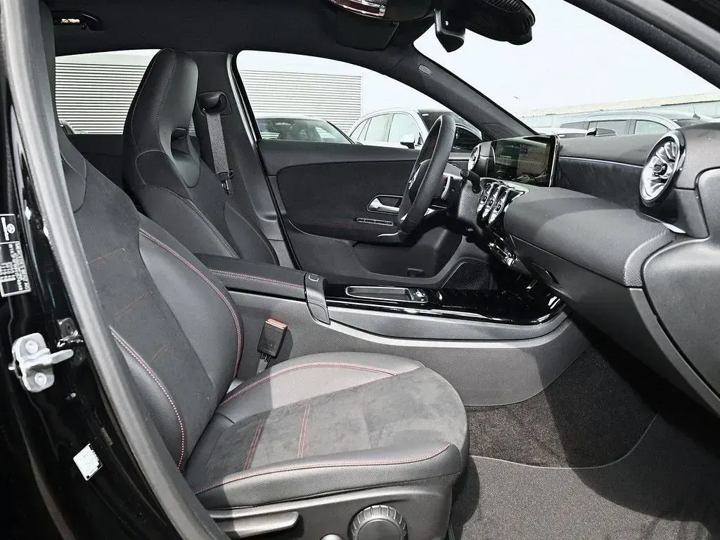Gebraucht Mercedes A220 AMG line 190 PS (139 kW) 2026 Schwarz / nachtschwarz Limousine