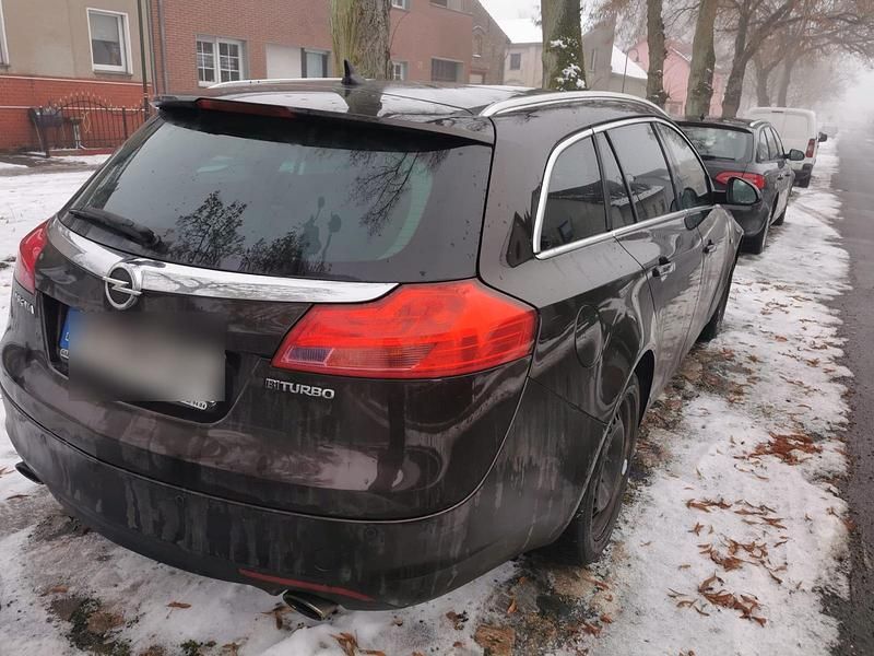 Gebraucht Opel Insignia 195 PS (143 kW) 2012 Braun Kombi