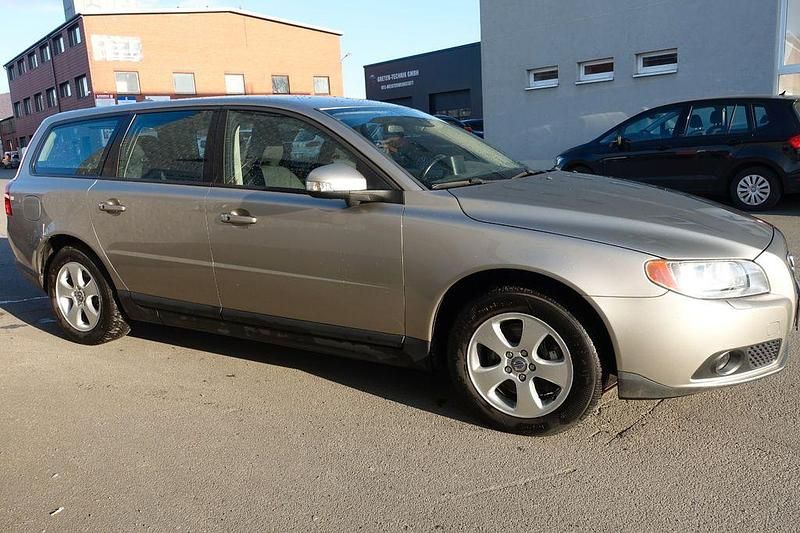 Gebraucht Volvo V70 Kinetic 163 PS (119 kW) 2008 Seashell Kombi