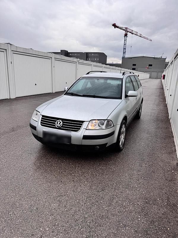 Silber Gebraucht 2003 VW Passat Kombi | 1.800 € (Fairer Preis) - Bild 1/4