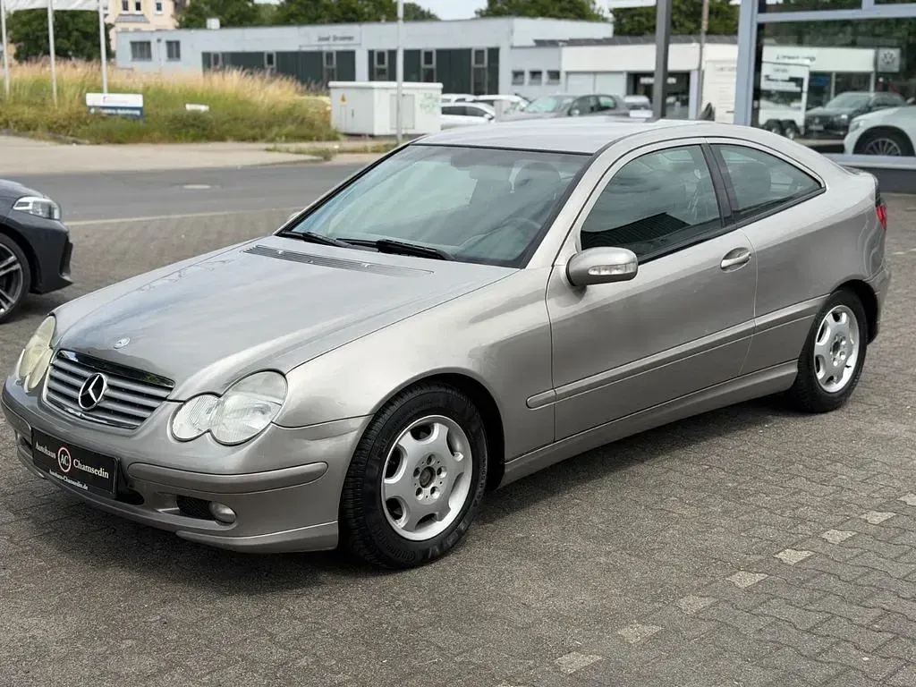Gebraucht Mercedes C220 150 PS (110 kW) 2002 Silber Coupé