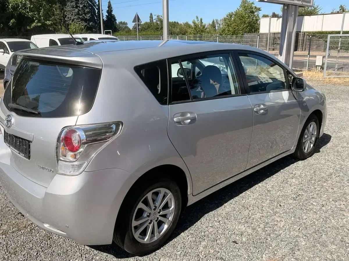 Gebraucht Toyota Verso Multidrive S 147 PS (108 kW) 2011 Grau Van / Kleinbus