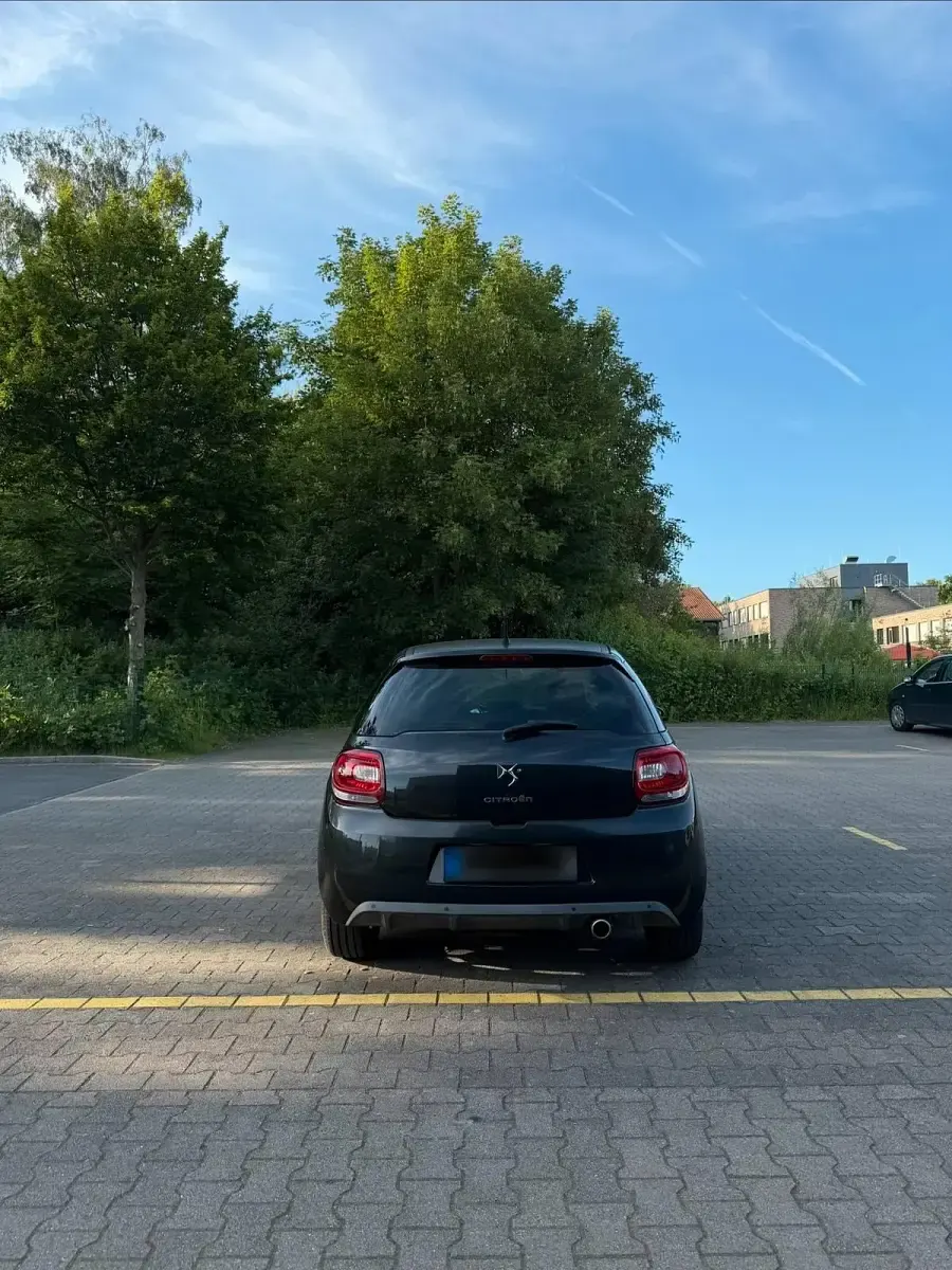 Gebraucht Citroën DS3 95 PS (69 kW) 2010 Schwarz Kleinwagen