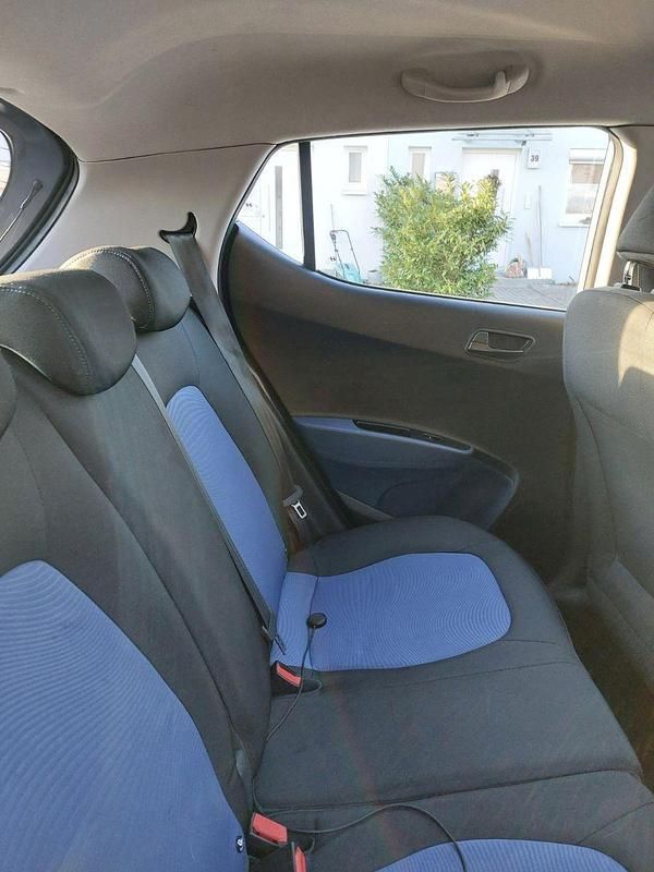 Gebraucht Hyundai i10 Classic 67 PS (49 kW) 2014 Grau Kleinwagen