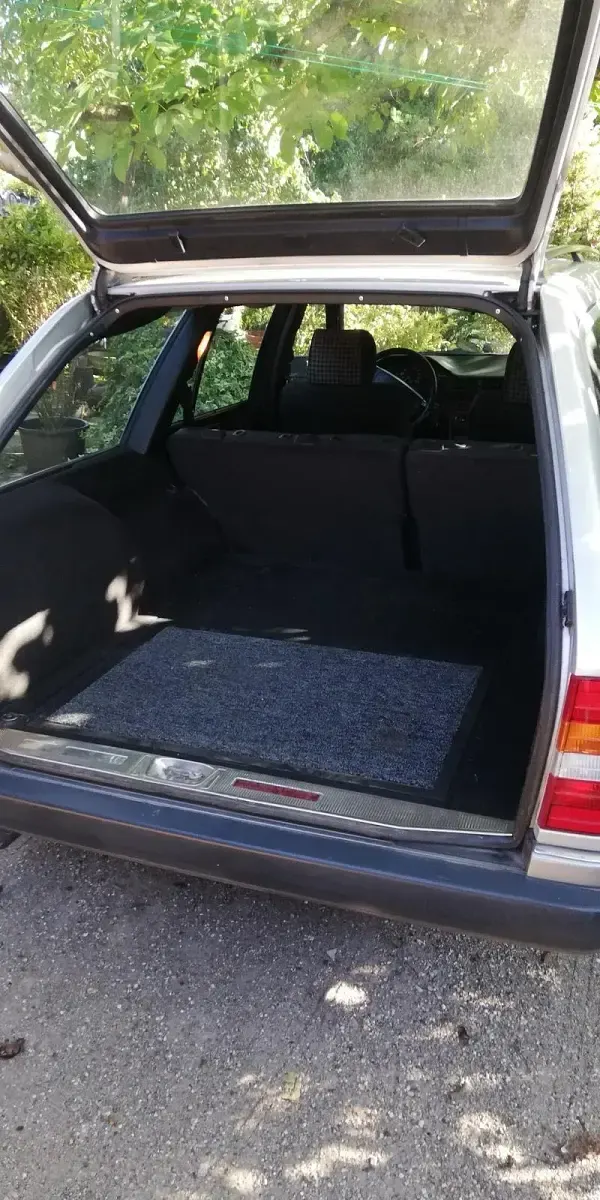 Gebraucht Mercedes 230 130 PS (95 kW) 1991 Silber Kombi