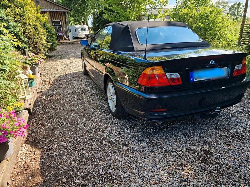 Schwarz Gebraucht 2001 BMW 318 Cabriolet Cabrio | 5.350 € - Bild 1/3