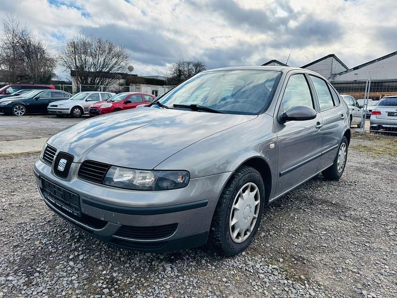 Grau Gebraucht 2004 Seat Leon Limousine | 599 € (Superpreis) - Bild 1/4