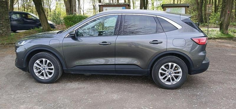 Gebraucht Ford Kuga Titanium 152 PS (111 kW) 2022 Grau SUV