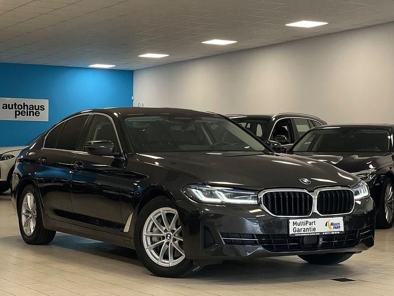 Gebraucht BMW 530 Performance 286 PS (210 kW) 2022 Sophistograu brillanteffekt Limousine