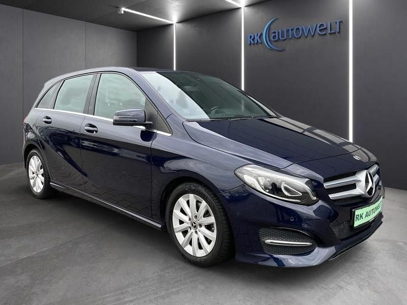 Gebraucht Mercedes B180 Style 122 PS (89 kW) 2018 Blau Van / Kleinbus