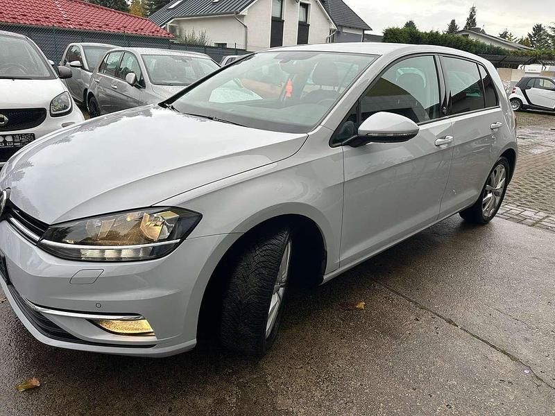 Gebraucht VW Golf VII Sound 110 PS (80 kW) 2018 Silber Kleinwagen