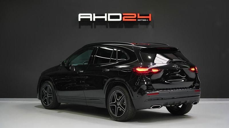 Neu Mercedes GLA200 AMG line 163 PS (119 kW) 2025 Kosmosschwarz  lack SUV