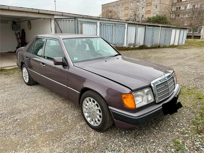 Gebraucht 1993 Mercedes E220 Limousine | 6.400 € - Bild 1/4