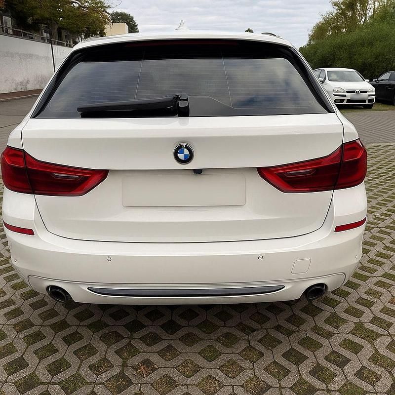 Gebraucht BMW 520 Sport Line 190 PS (139 kW) 2019 Weiß Kombi