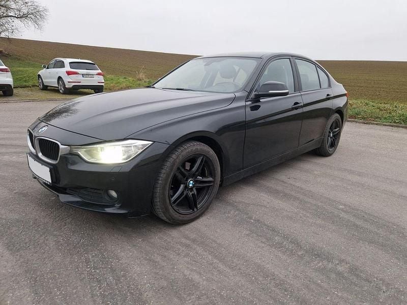 Schwarz Gebraucht 2013 BMW 318 Limousine | 7.700 € (Fairer Preis) - Bild 1/4