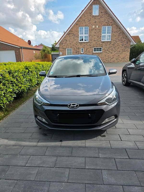 Andere farben Gebraucht 2018 Hyundai i20 Turbo Kleinwagen | 8.750 € (Superpreis) - Bild 1/4