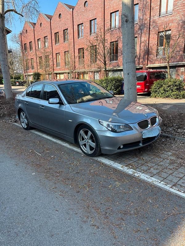 Gebraucht BMW 523 177 PS (130 kW) 2007 Grau Limousine