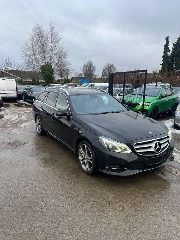 Gebraucht Mercedes E250 204 PS (150 kW) 2014 Schwarz Limousine
